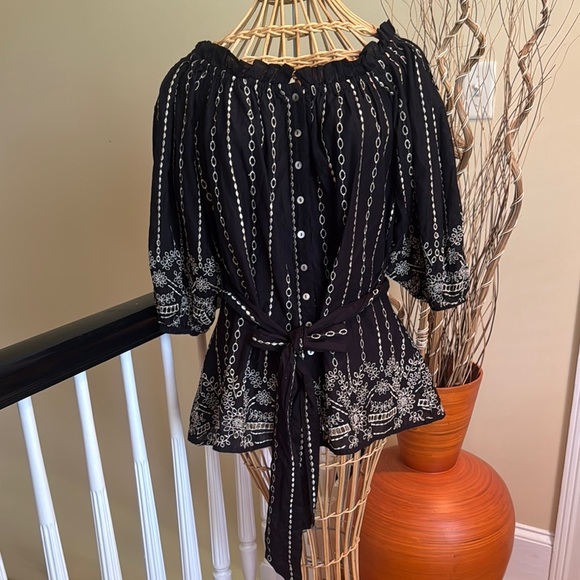 Boston Proper NWT black top with gold embroidery - Picture 1 of 10
